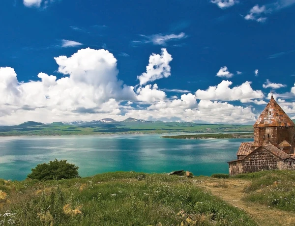 Tempel von Garni, Kloster Geghard, Zaghkadsor, Seilbahn, Ketscharis, Sewansee, Sewanawank