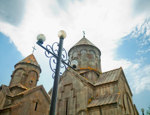Tempel von Garni, Kloster Geghard, Zaghkadsor, Seilbahn, Ketscharis, Sewansee, Sewanawank