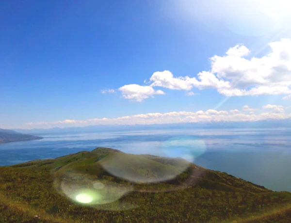 Hiking up Mount Artanish