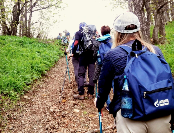 Hiking up Tsaghkunyats Ridge