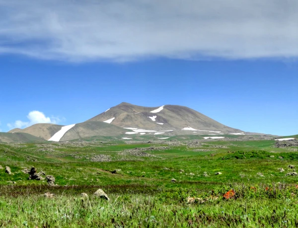 Hiking up Mount Azhdahak