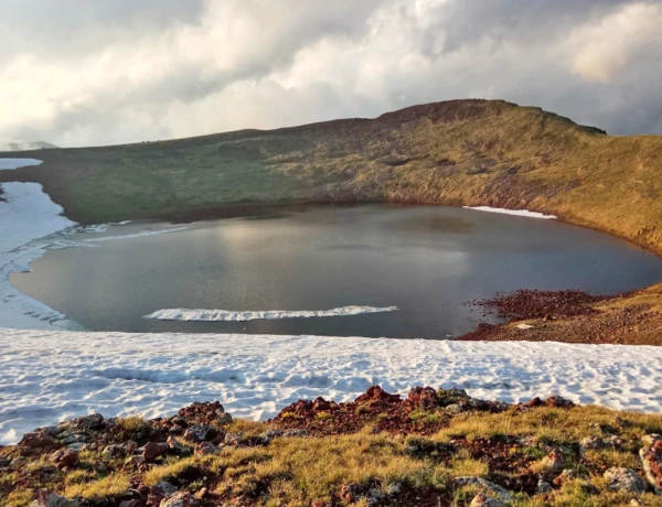 Hiking up Mount Azhdahak