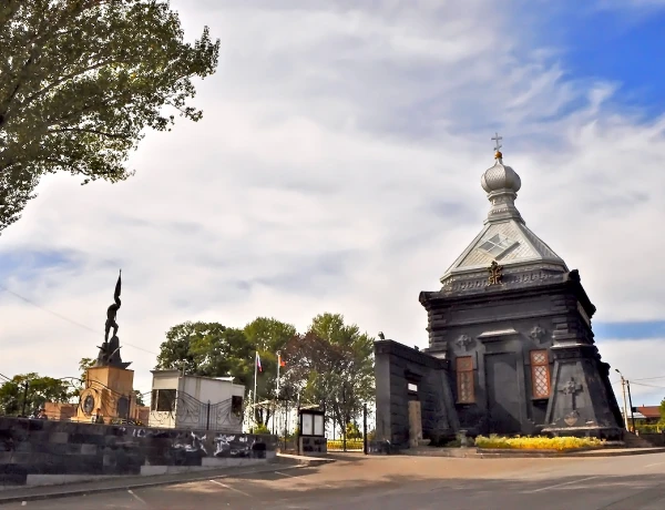 Gyumrí, Fortaleza Negra, Museo de la Vida Urbana de Gyumrí (Dzitoghtsyan), Monasterio Marmashen
