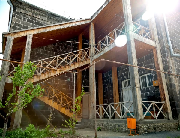 Gyumrí, Fortaleza Negra, Museo de la Vida Urbana de Gyumrí (Dzitoghtsyan), Monasterio Marmashen