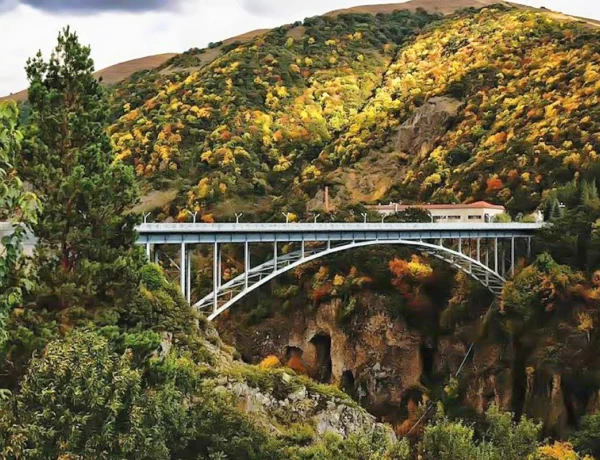 Lago Seván, Hayravanq, Cementerio de Noratus, Caravasar Selím, Fábrica de vino, Jermuk, Cascada