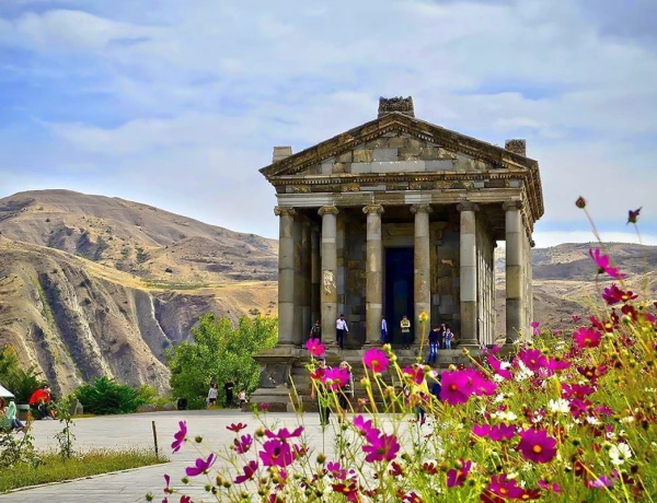 Templo de Garní, Monasterio Geghard, Sinfonía de piedras, Clase magistral de la preparación de lavash