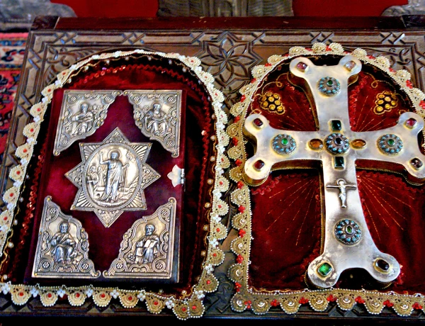 Эчмиадзинский собор, Сокровищница, Звартноц, Цахкадзор, Кечарис, Канатная дорога