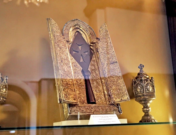 Эчмиадзинский собор, Сокровищница, Звартноц, Цахкадзор, Кечарис, Канатная дорога