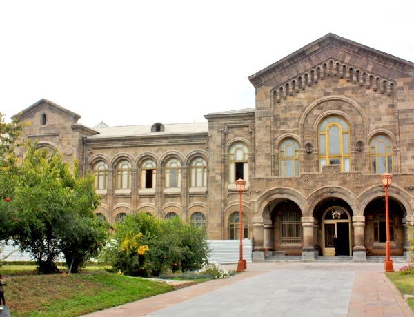 Эчмиадзинский собор, Сокровищница, Звартноц, Цахкадзор, Кечарис, Канатная дорога