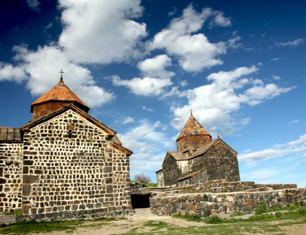 Templo de Garní, Clase magistral de la preparación de lavash, Monasterio Geghard, Lago Seván, Sevanavanq