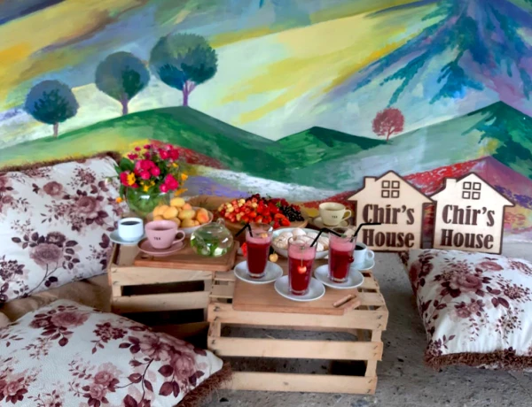 Festung Amberd, Berg Aragaz, Kari-See, Produktion und Verkostung Trockenfrüchte, Saghmosawank, Allee des Alphabets