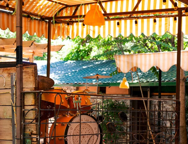 Աբովյան 12 – Դալան