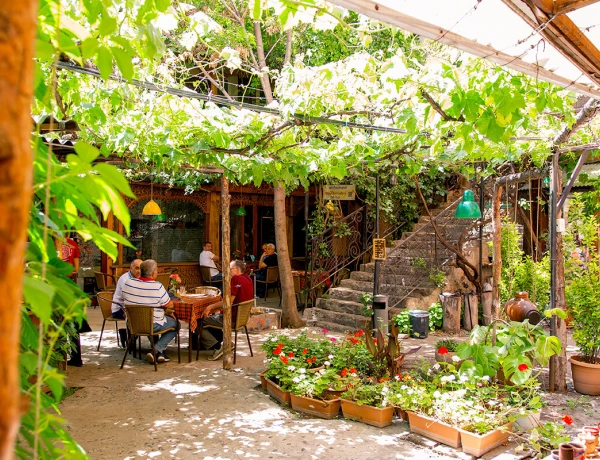 Աբովյան 12 – Դալան