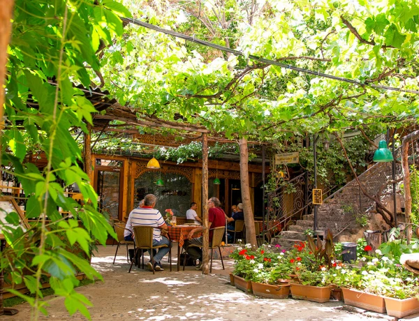 Աբովյան 12 – Դալան