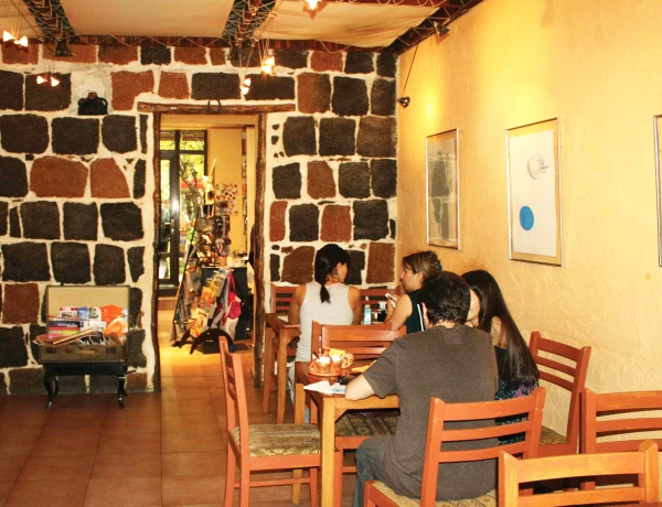 Արտ Բրիջ գրախանութ-սրճարան