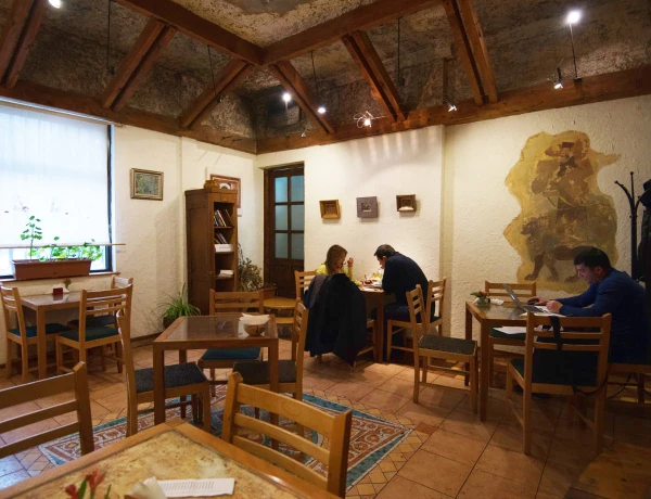 Արտ Բրիջ գրախանութ-սրճարան