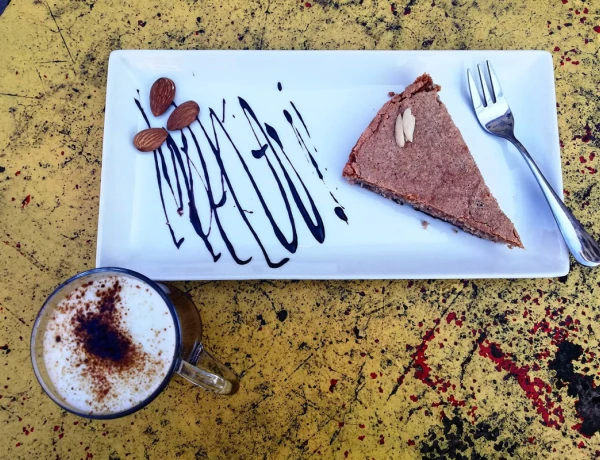 Արտ Բրիջ գրախանութ-սրճարան