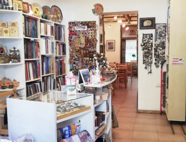 Արտ Բրիջ գրախանութ-սրճարան