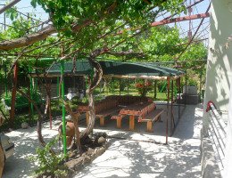 Garni Rest Host