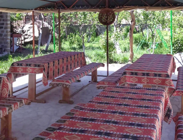 Гарни Рест Хост