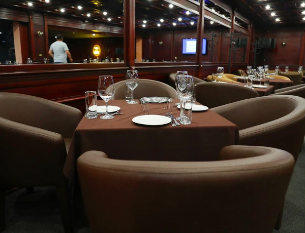 Հին Անի Մյուզիք Հոլ