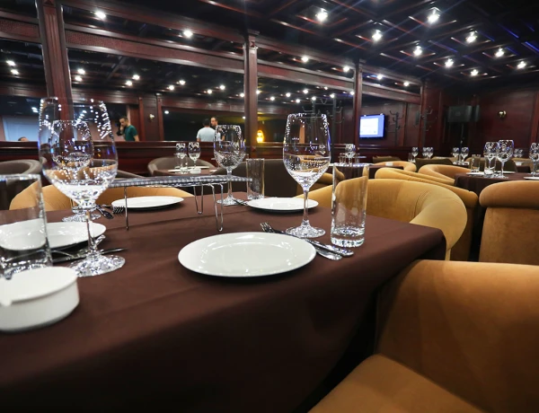 Հին Անի Մյուզիք Հոլ