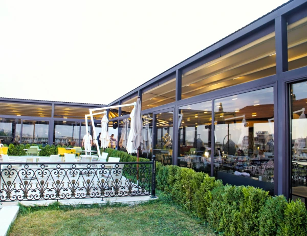 Lanj Lounge Bar & RestArea