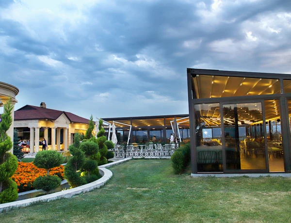 Lanj Lounge Bar & RestArea