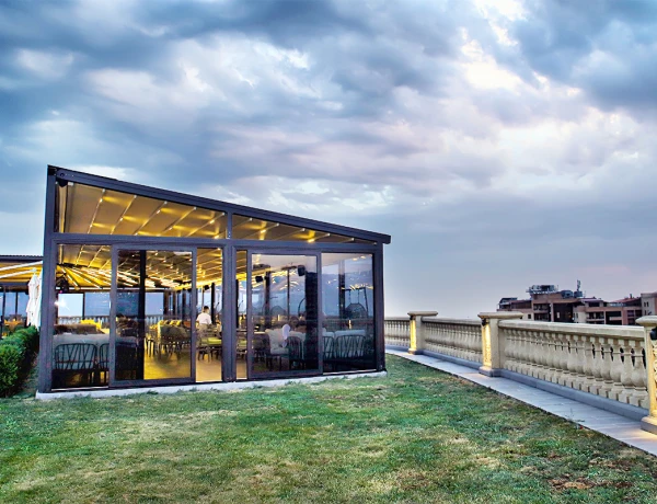 Lanj Lounge Bar & RestArea