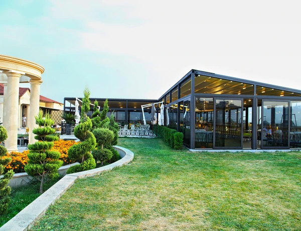 Lanj Lounge Bar & RestArea