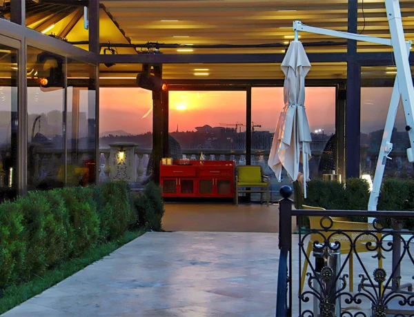 Lanj Lounge Bar & RestArea