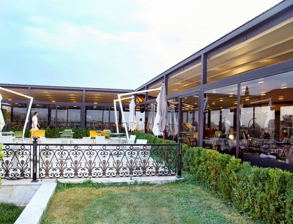 Lanj Lounge Bar & RestArea