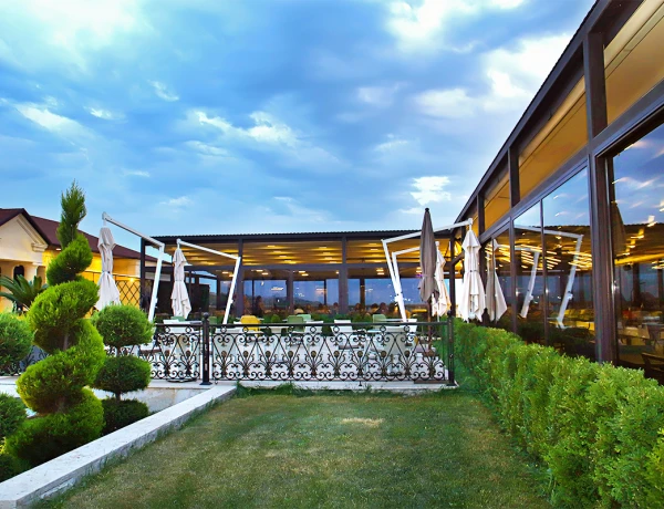 Lanj Lounge Bar & RestArea