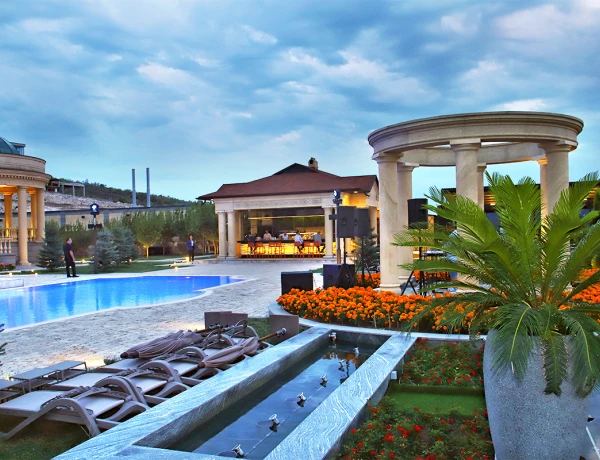 Lanj Lounge Bar & RestArea