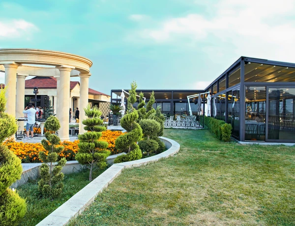 Lanj Lounge Bar & RestArea