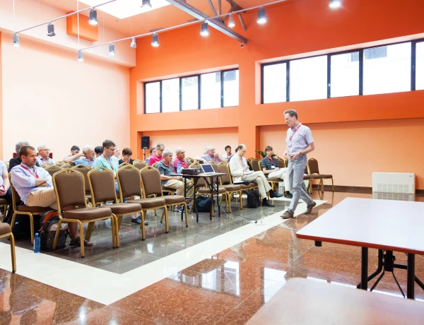 Rote Messehalle (Businesszentrum Elite Plaza)