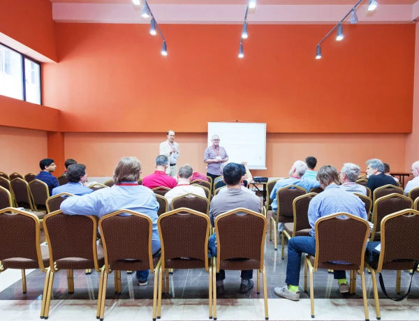 Rote Messehalle (Businesszentrum Elite Plaza)