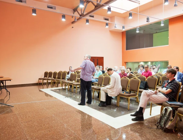 Rote Messehalle (Businesszentrum Elite Plaza)