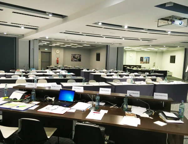 Eriwan-Halle (Hotel DoubleTree by Hilton Eriwan City Centre)