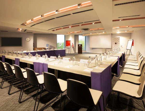 Milano-Halle (Hotel DoubleTree by Hilton Eriwan City Centre)