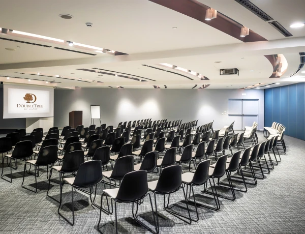 Milano-Halle (Hotel DoubleTree by Hilton Eriwan City Centre)