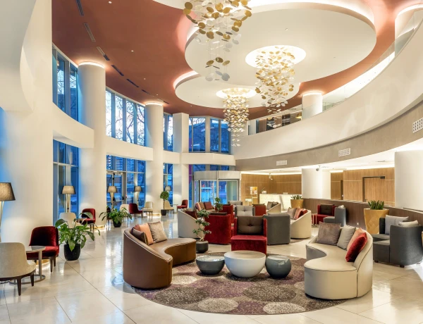 Milano-Halle (Hotel DoubleTree by Hilton Eriwan City Centre)