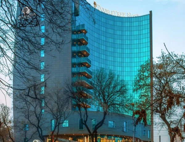 Milano-Halle (Hotel DoubleTree by Hilton Eriwan City Centre)
