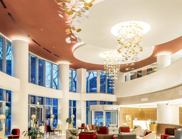 Milano-Halle (Hotel DoubleTree by Hilton Eriwan City Centre)