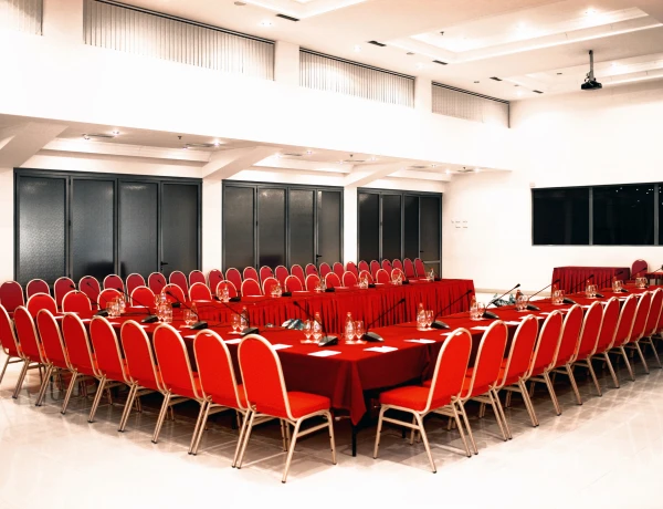 Ani-Halle (Hotel Ani Plaza)