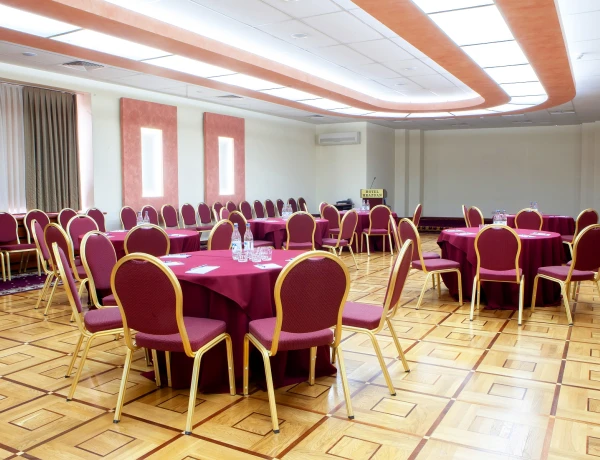 Sala Paruyr Sevak (Hotel President)