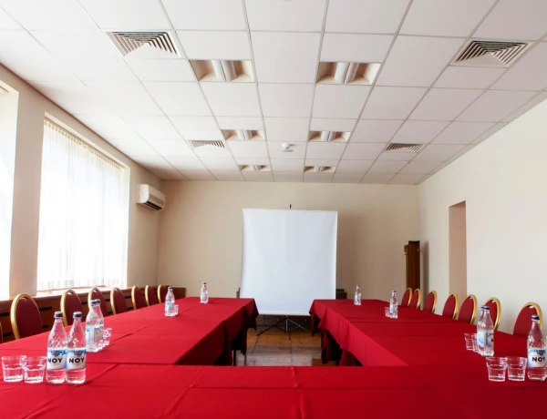 Eghishe Charents hall (President hotel)