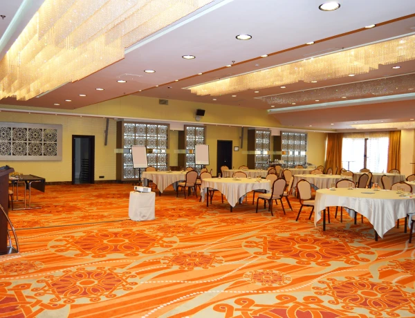 Masis-Halle (Hotel Zaghkadsor Marriott)