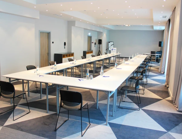 Sala Masis (Hotel Holiday Inn Express Yerevan)