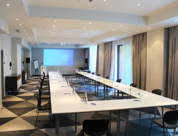 Sala Masis (Hotel Holiday Inn Express Yerevan)